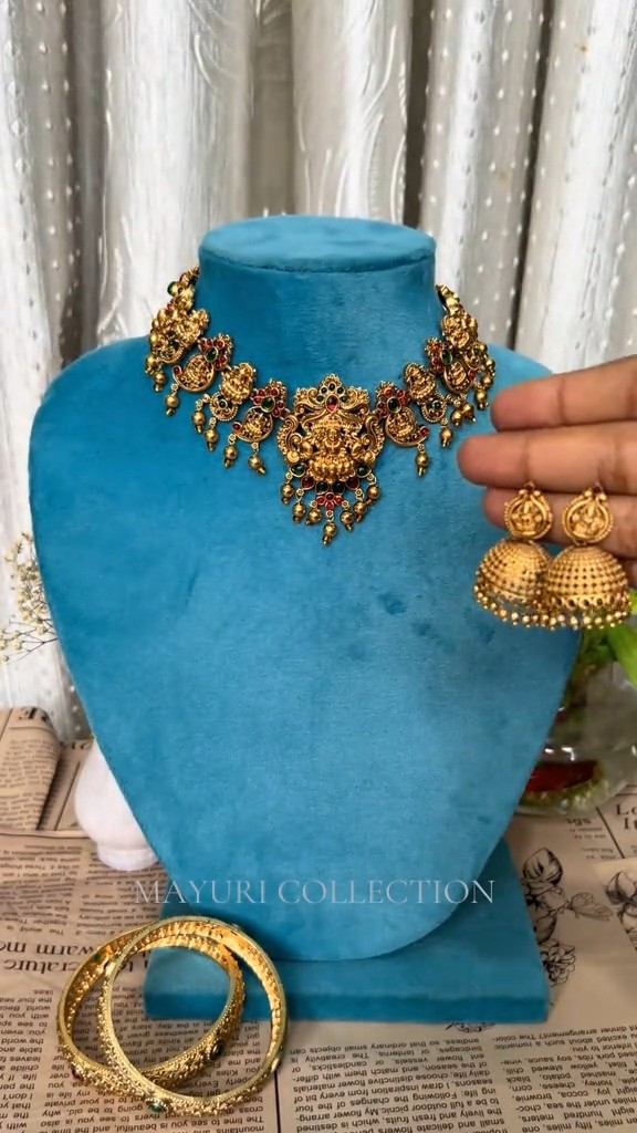 Antique Gold-Tone Choker Necklace Set with Jhumka - Image 4