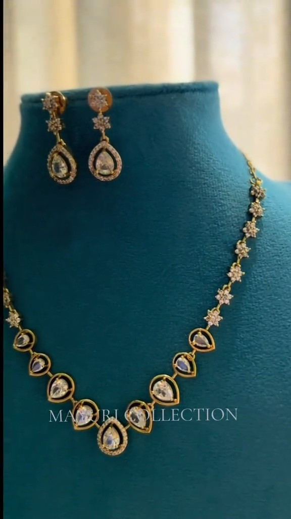 Gold-Tone Teardrop Stone Necklace Set with Matching Earrings - Image 4